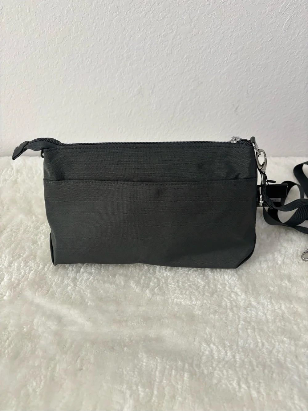 Baggallini handy exterior